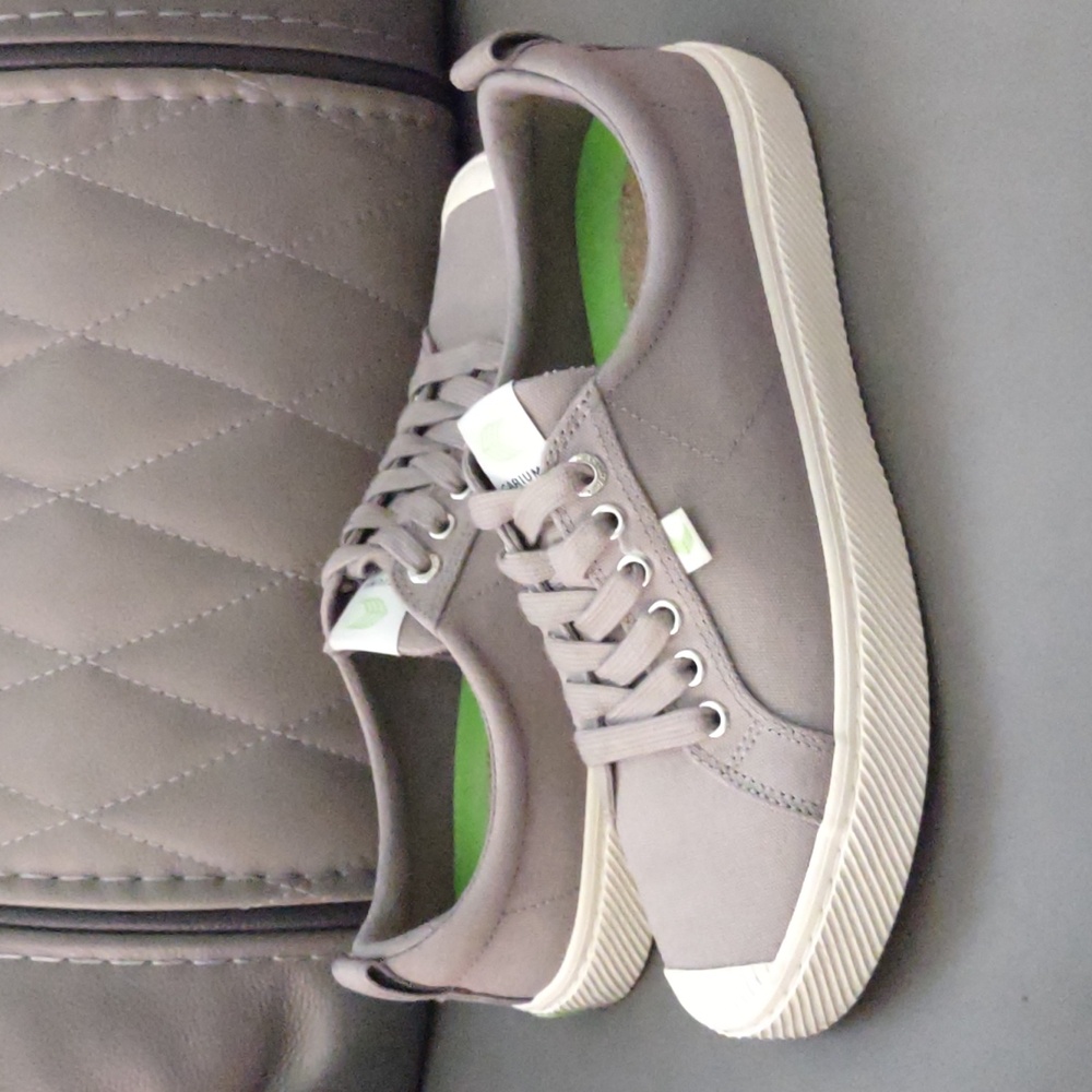 *FINAL PRICE* Cariuma Unisex Sand Contrast Canvas Sneakers